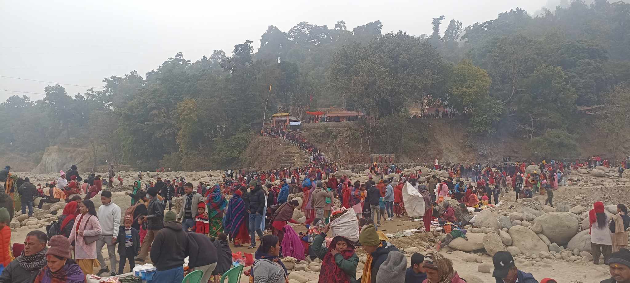 गोदावरी धाममा आज देखि शुरु भएको बाह्रराशी दर्शन मकर मेलामा हजारौंले स्नान गरे